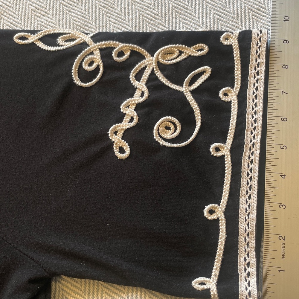 Objects D’Art XL Embroidered Black and White Women's Top Pit to Pit 20 1/2” used - Picture 11 of 15